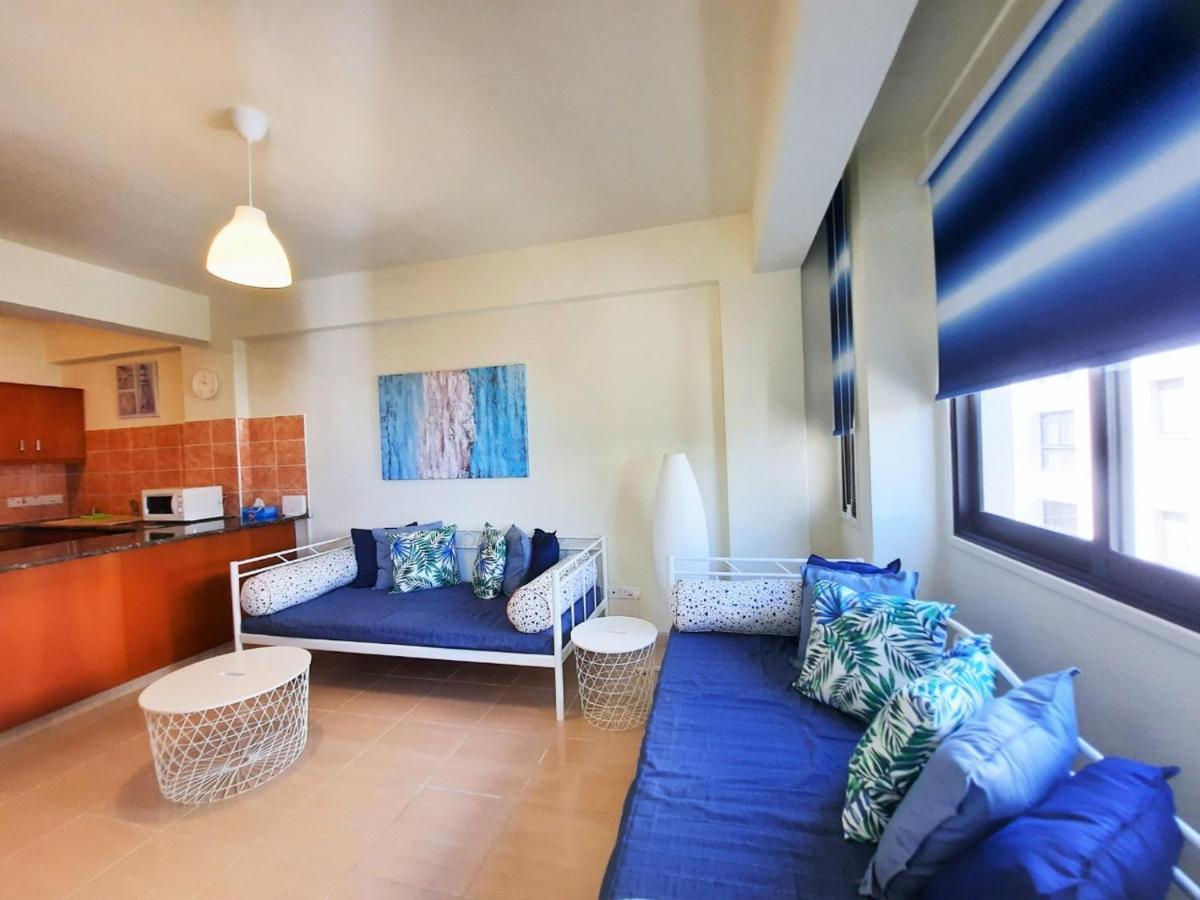 Albert'S Apartments Larnaca Bagian luar foto